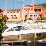 4 Pieces Avec Balcon Et Vue Mer, Wifi Et Parking - Fr-1-868-20 * Grimaud